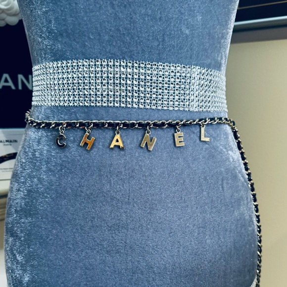 CHANEL gold chain and leather belt - Picture 5 of 5